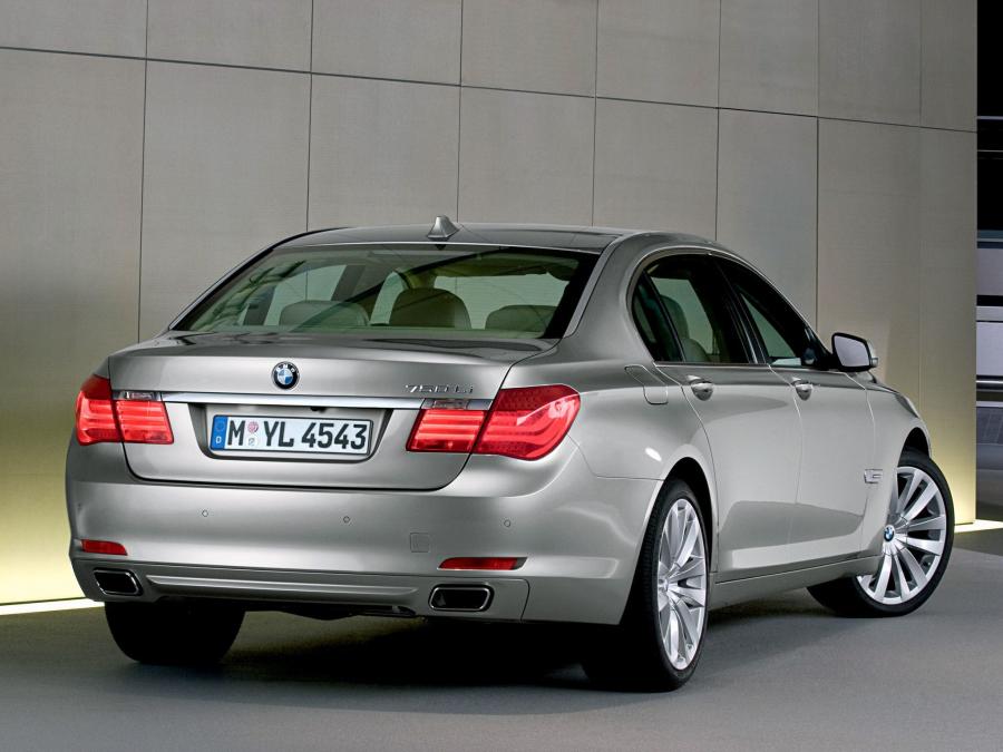  BMW 750Li 2008 года  (фото 9 из 16)